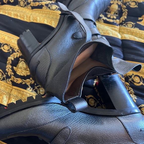 Boots - Picture 4 of 7